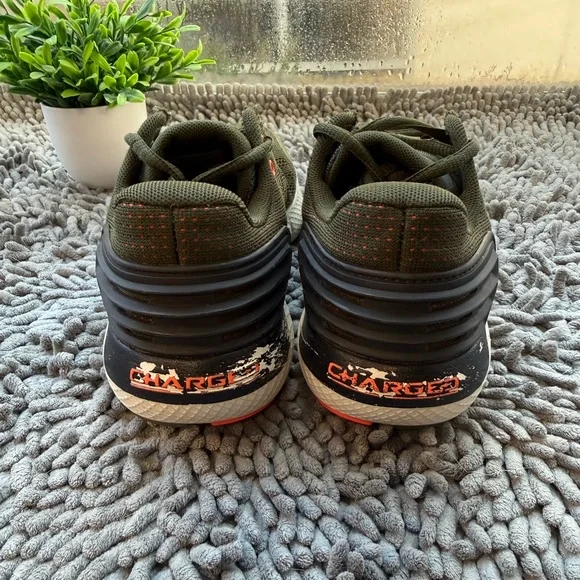 Under Armour UA Boys Size 3.5 Charged Rogue Dark Green Sneakers Athletic Shoes - Picture 6 of 8